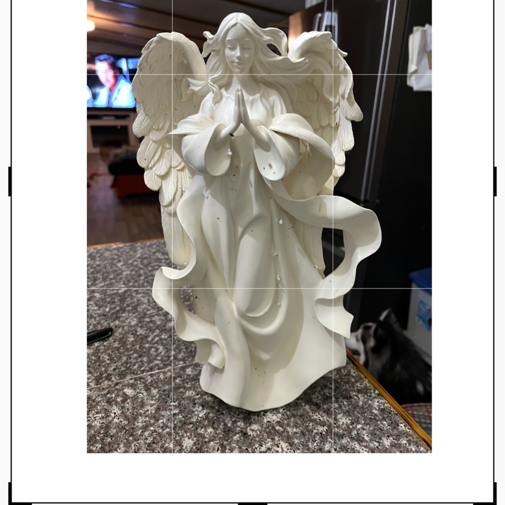 The Home Interiors Retired 2005 "Christ is Born" Angel Statuette